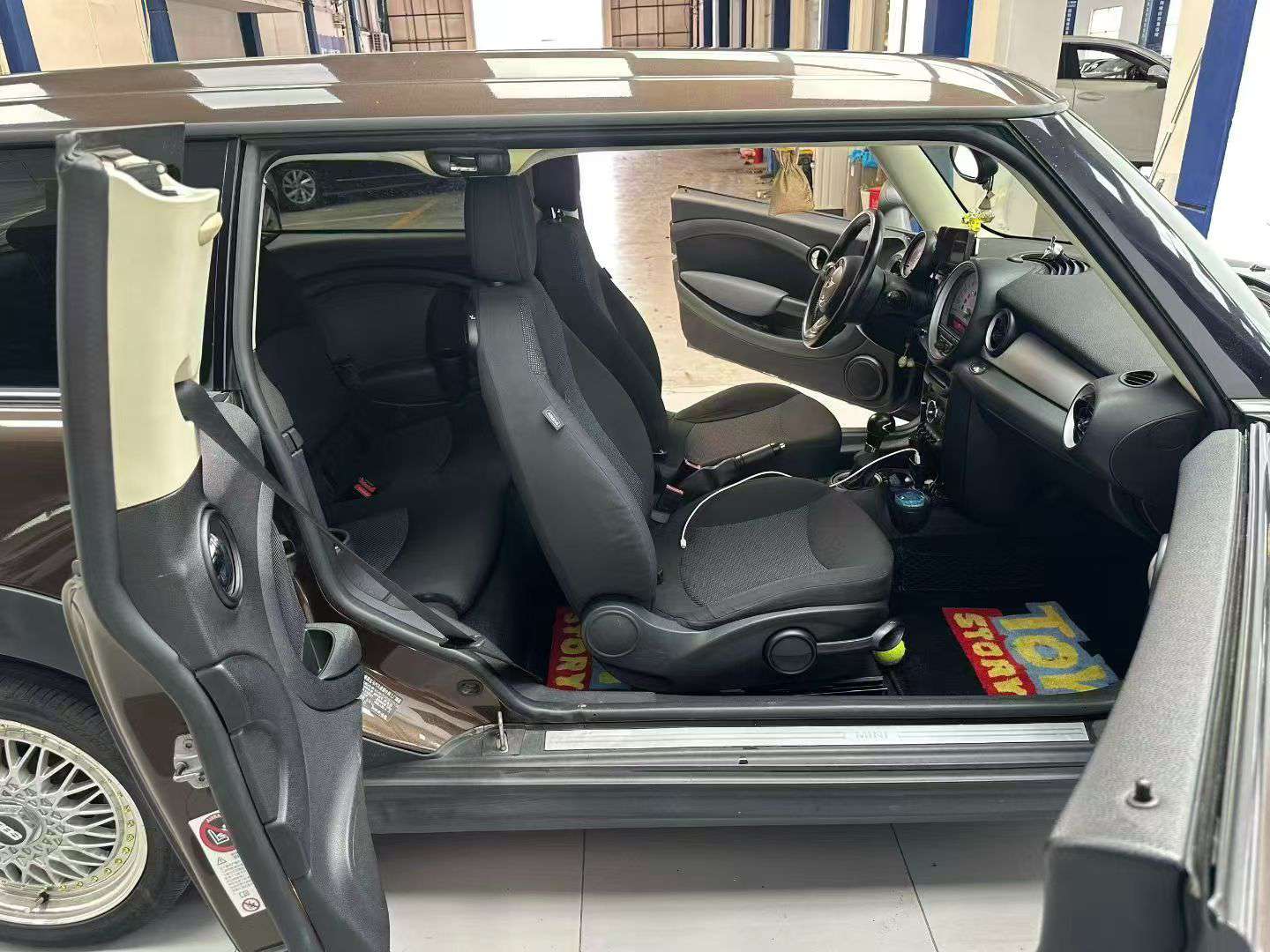 BMW MINI 2011 Extended Edition 4