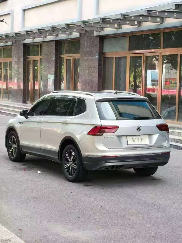 Volkswagen Tiguan L 9