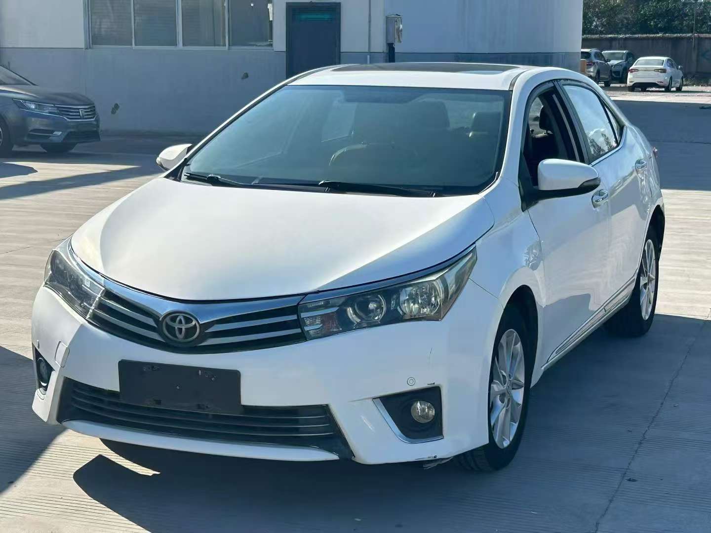 Toyota Corolla 2015 1.6L Automatic Sunroof Leather Edition