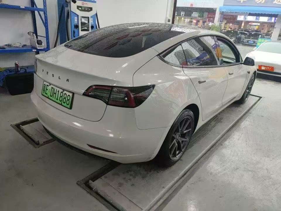 Tesla Model 3 Model 3 Rear-Wheel Drive 3