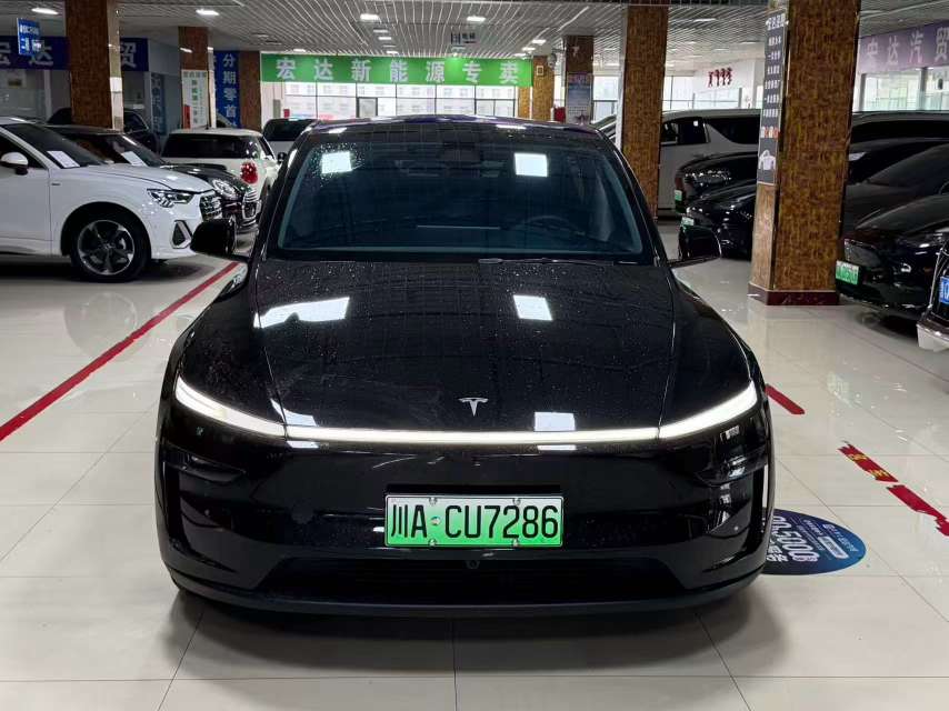Tesla Model Y 2