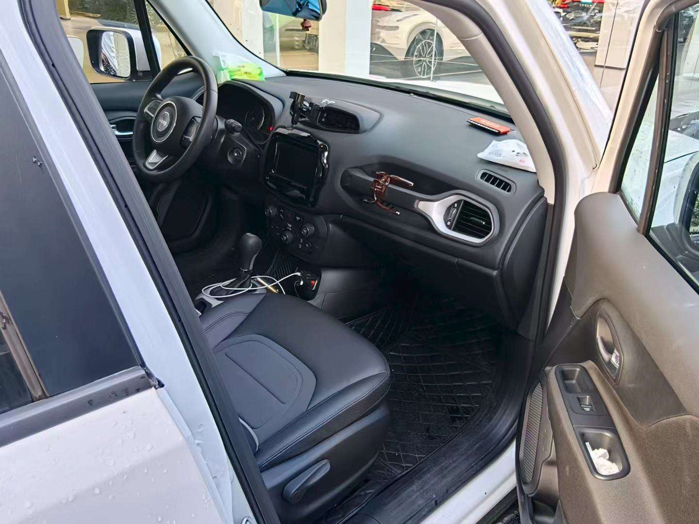 Jeep Renegade 1.3T Leading Edition 4