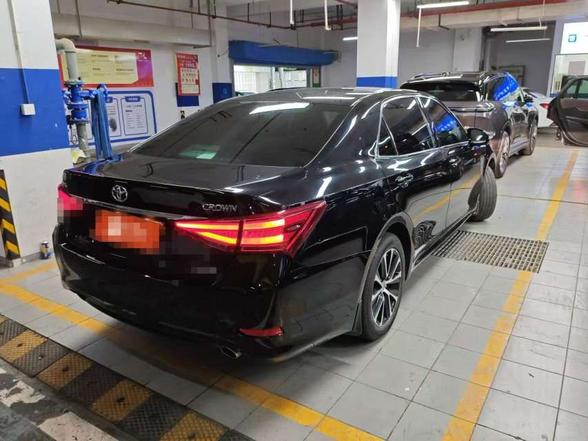 Toyota Crown 2.0T Automatic Fashion Edition 3