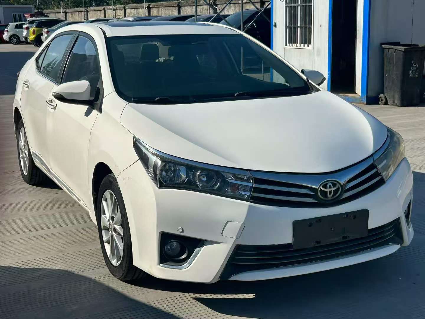 Toyota Corolla 2015 1.6L Automatic Sunroof Leather Edition 3