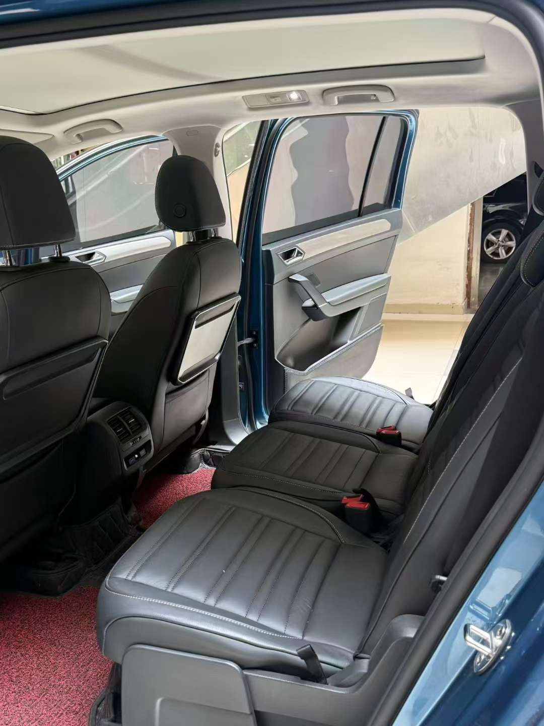 Volkswagen Touran L 8