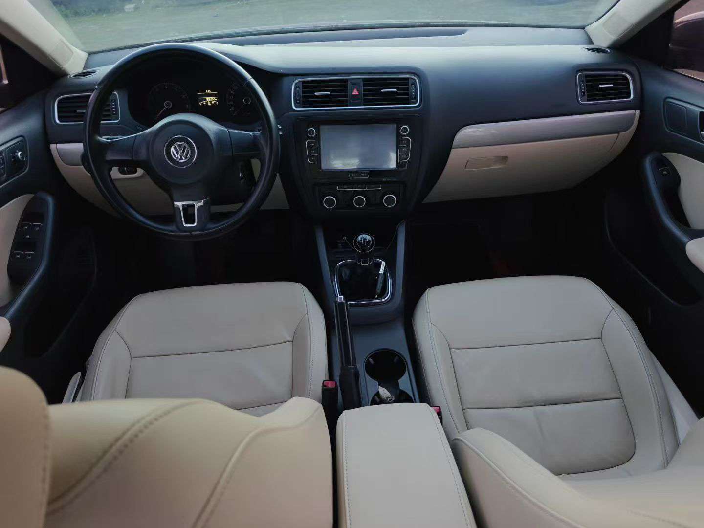 Volkswagen Sagitar 2015 1.6L 5