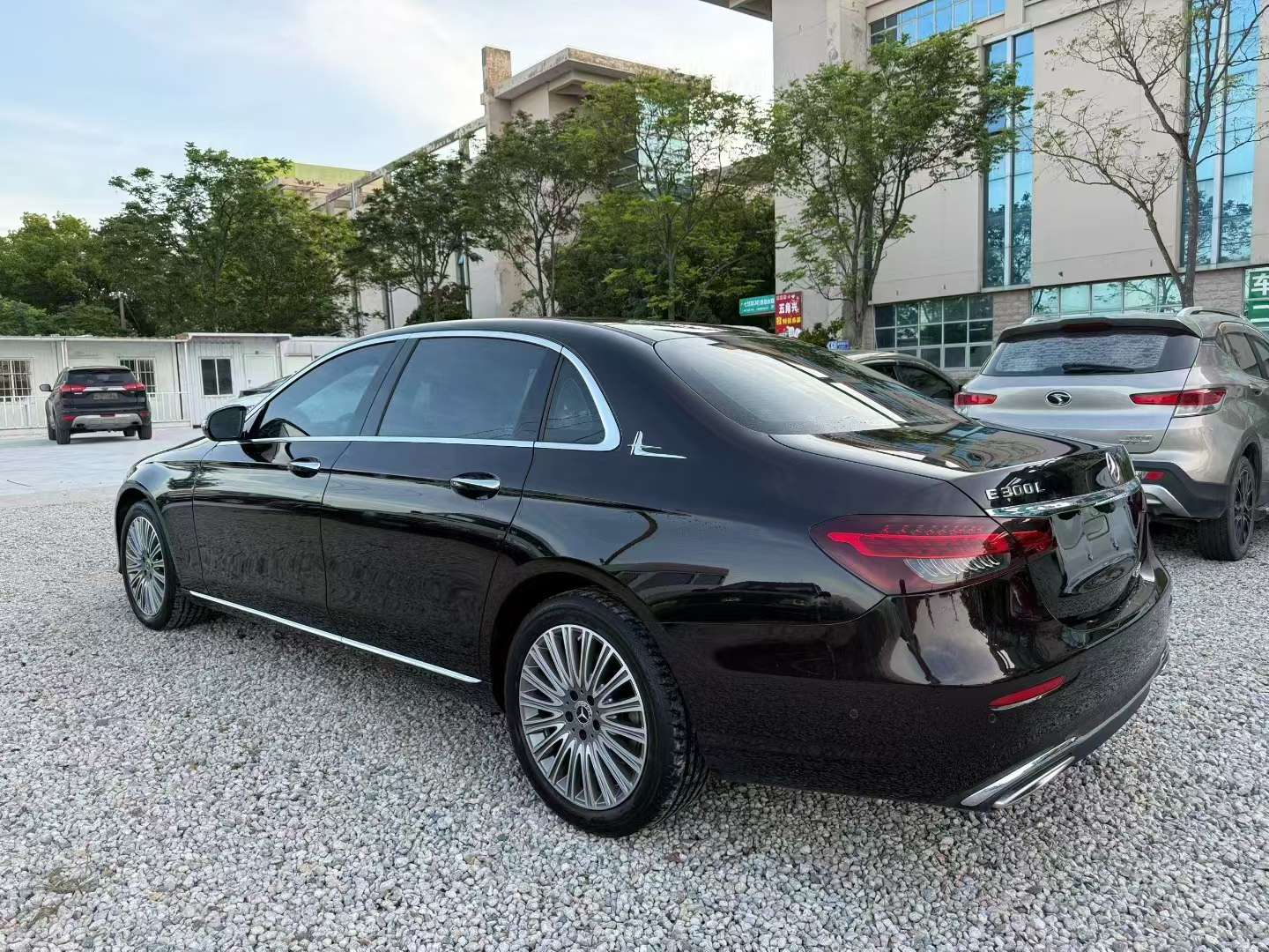 Mercedes-Benz E-Class E300L Premium 6