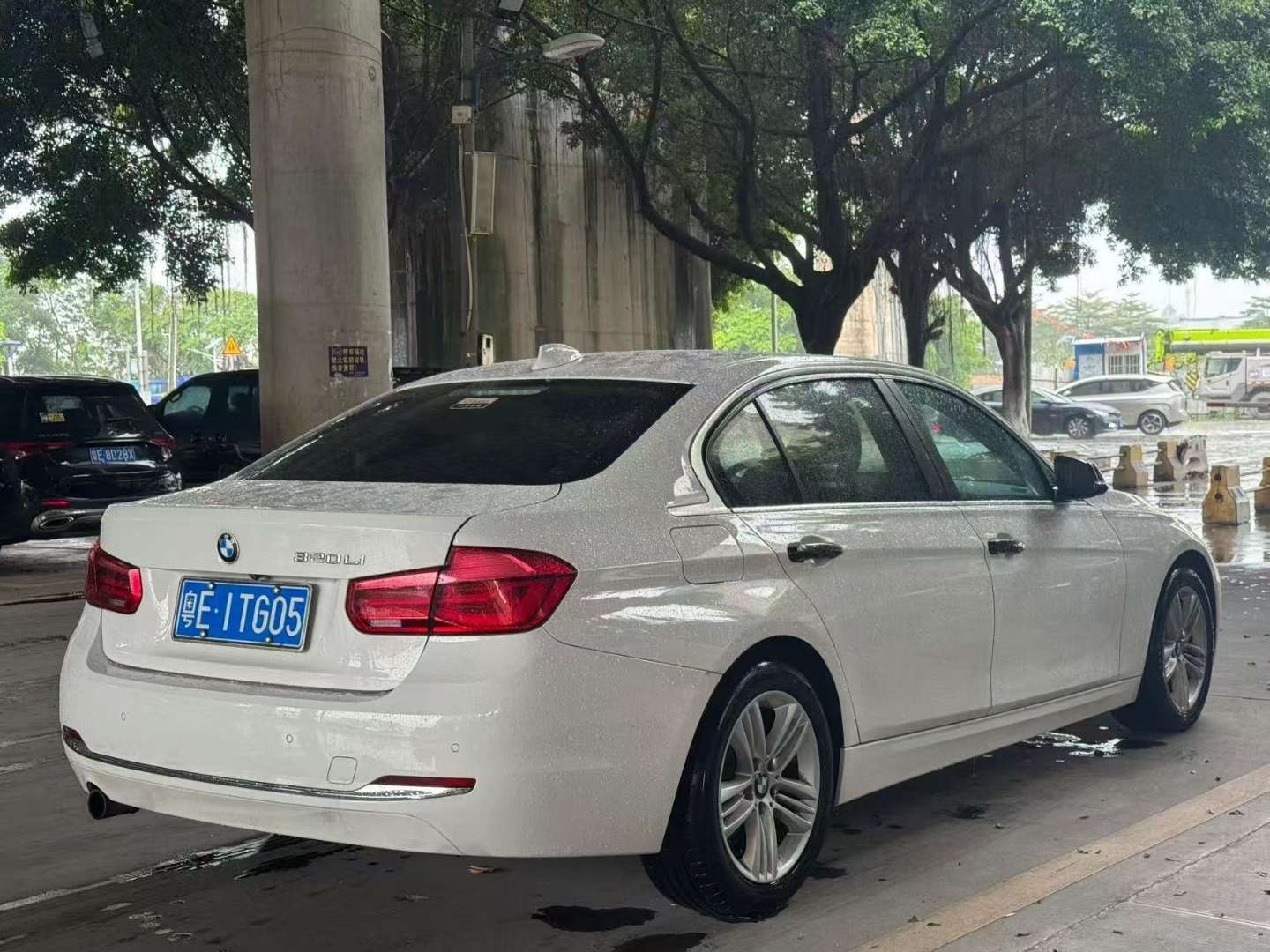 BMW 3 Series 320Li Sport 3