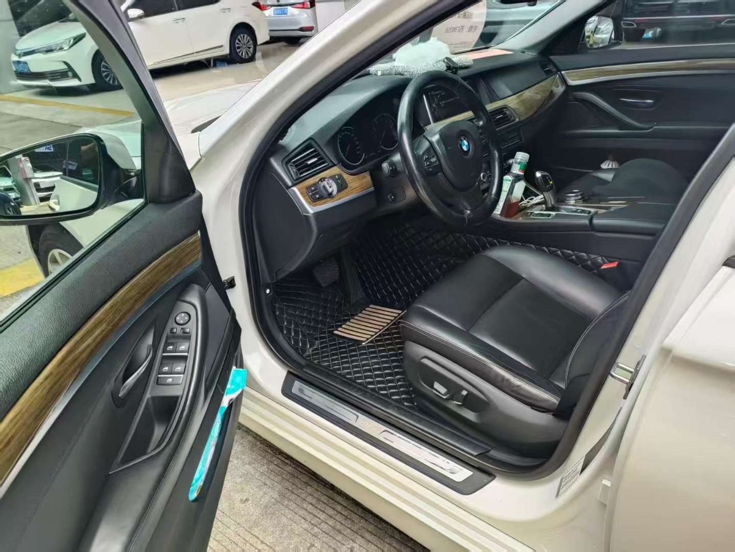 BMW 5 Series 2014 2.0T Luxury Design Package 5
