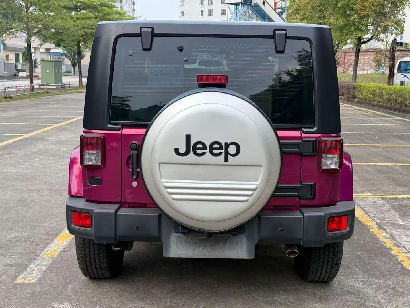 Jeep Wrangler 3.6L 2-door 4-seat Sahara 4