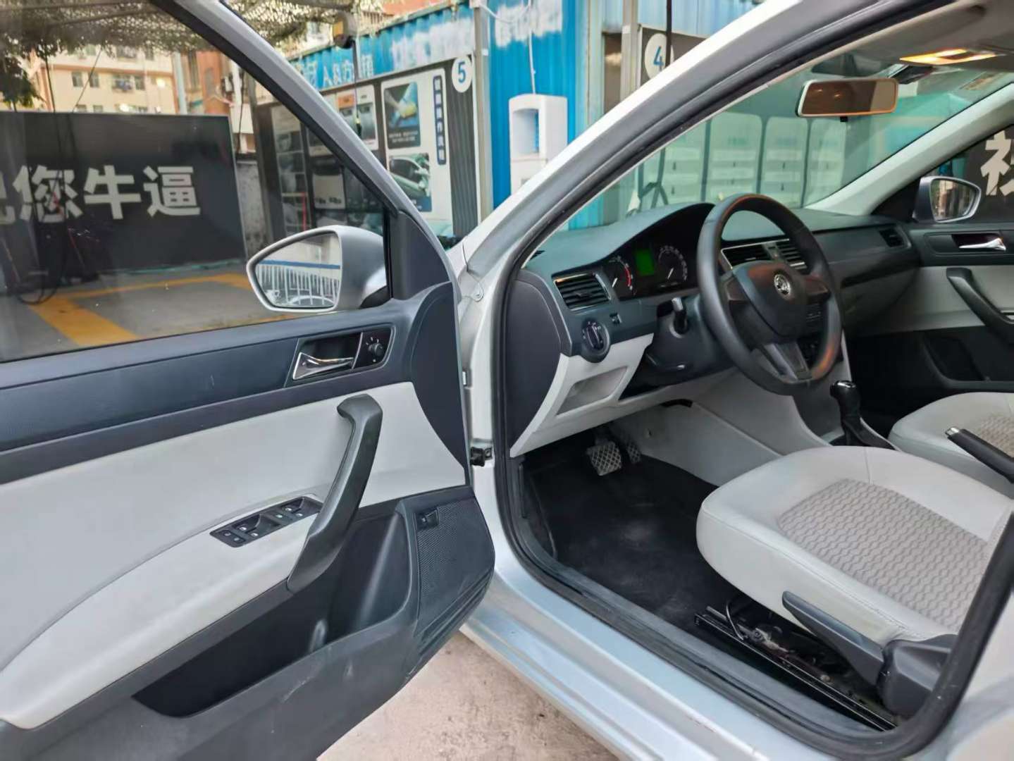 Skoda Rapid 1.6L Automatic Chuangxing Edition 4