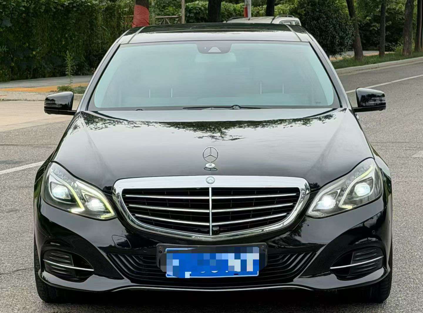 Mercedes-Benz E-Class E260L 1.8T Automatic with Sunroof