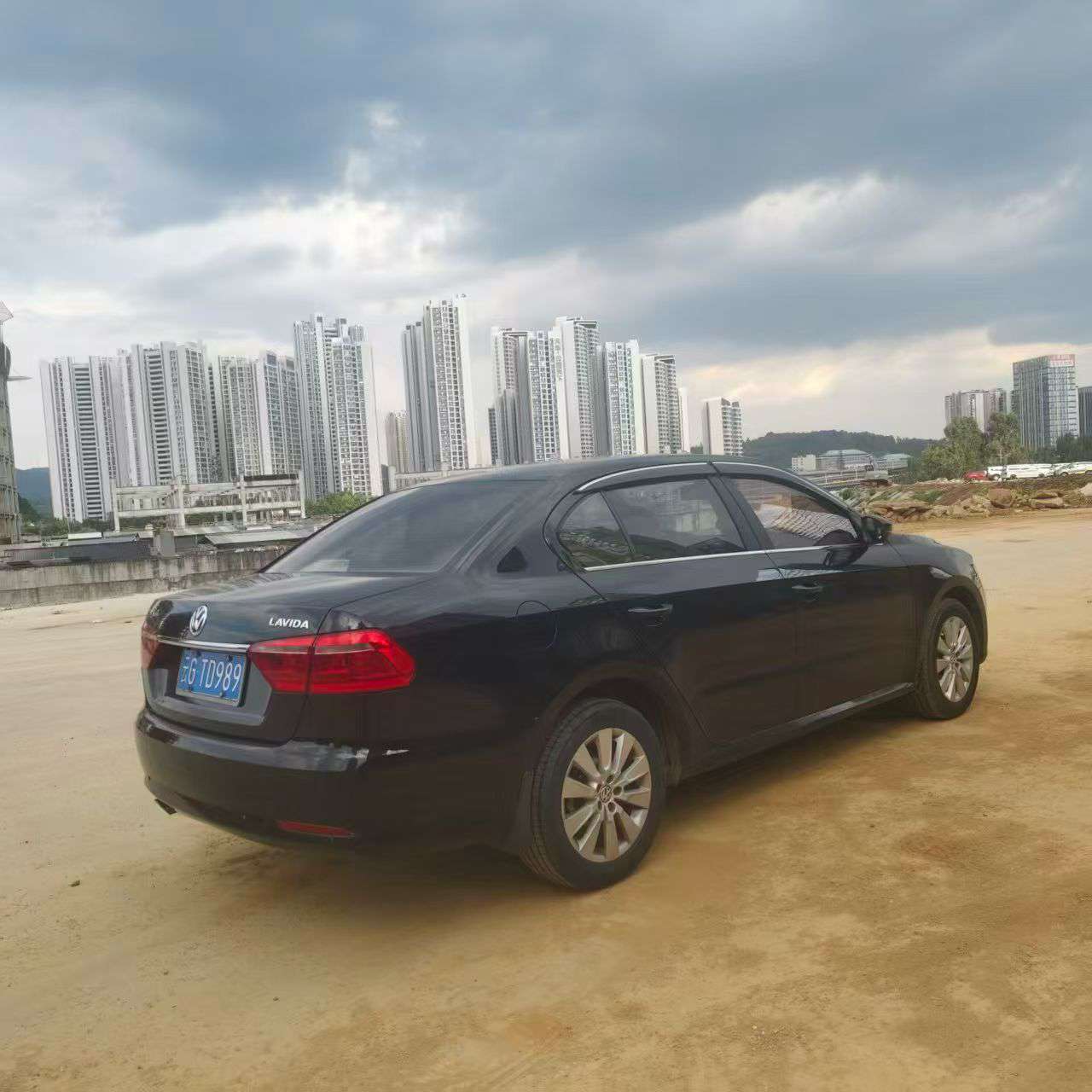 Volkswagen Lavida 4