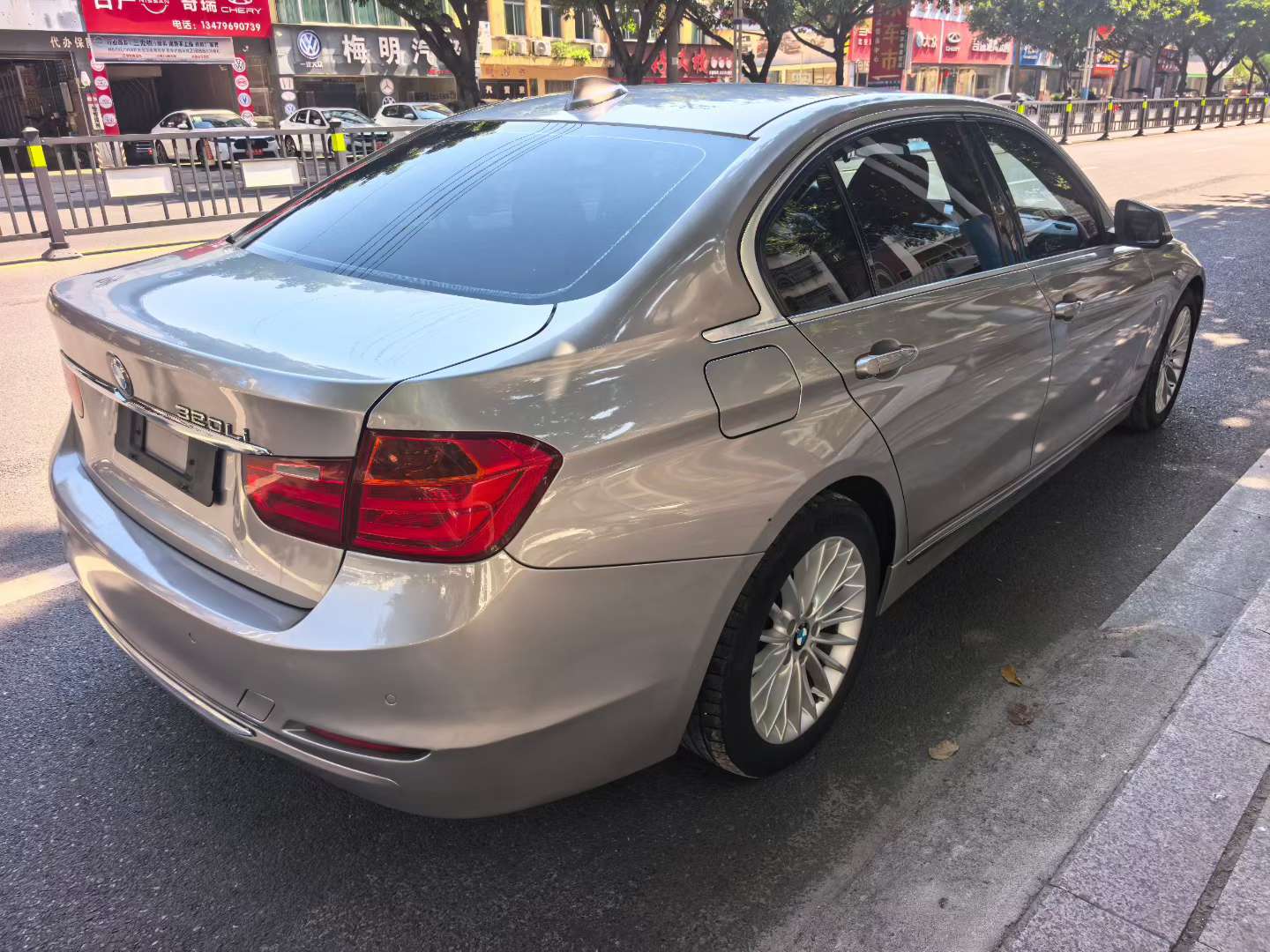 BMW 3 Series 320Li 6