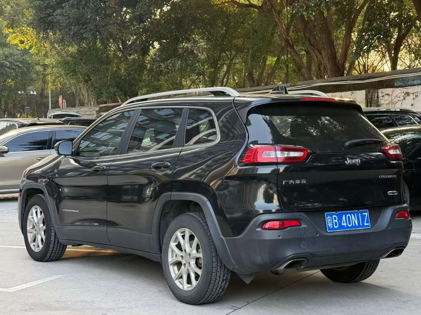 Jeep Cherokee 2.4L FWD Leading Edition 4