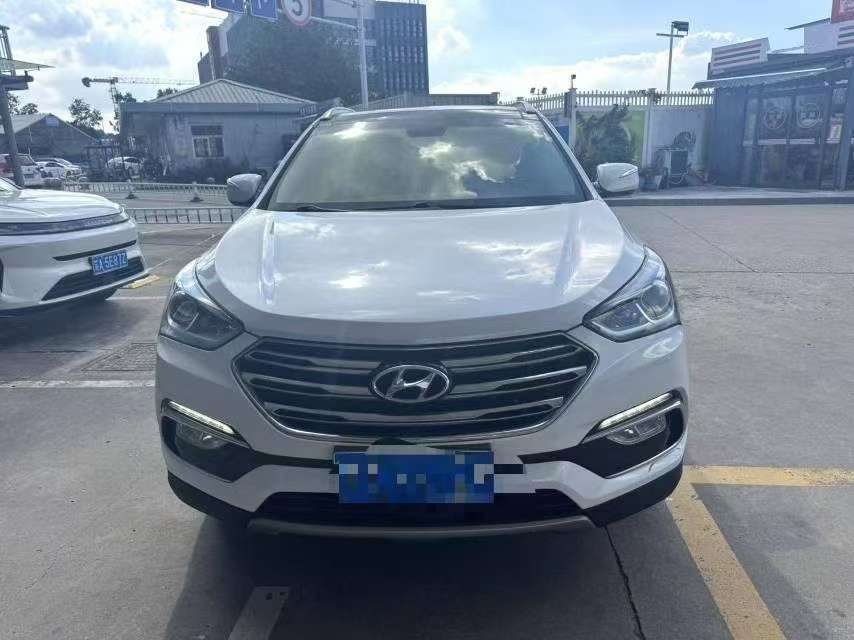 Hyundai Santa Fe 2.4L 2WD Smart 5-Seat 2