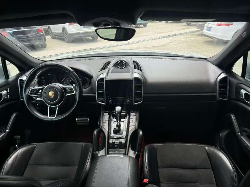 Porsche Cayenne 3.0T AWD 8