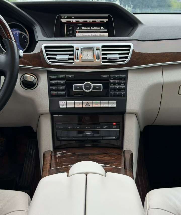 Mercedes-Benz E-Class E260L 1.8T Automatic with Sunroof 5