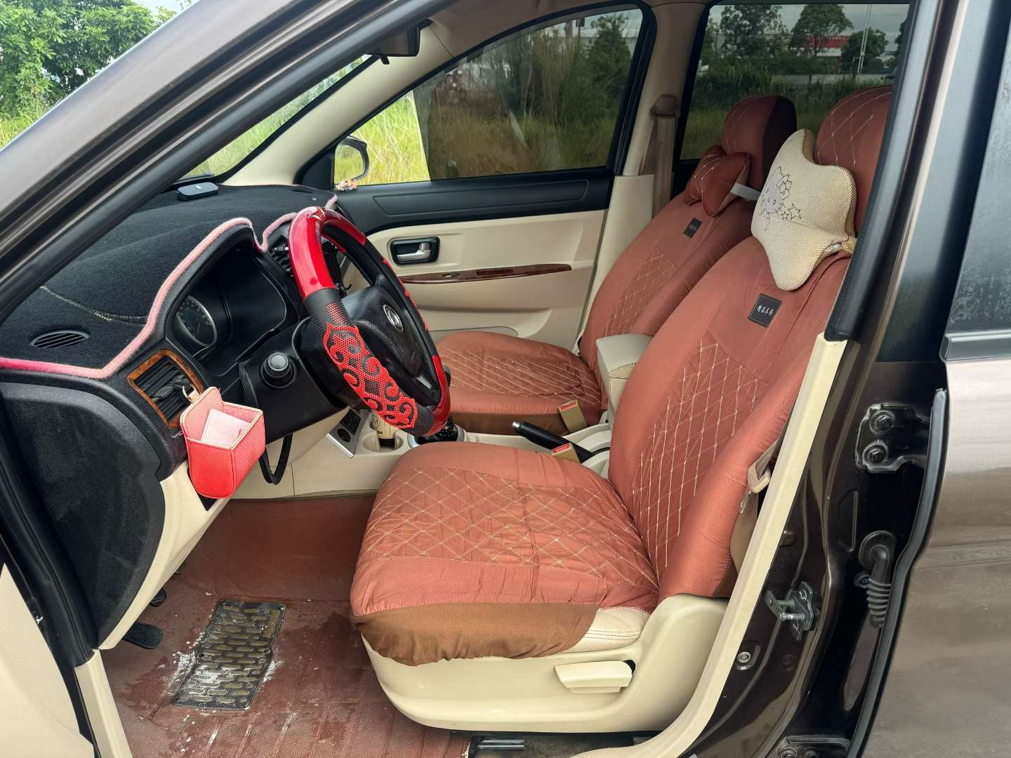 Dongfeng Fengguang 1.3L Manual 7-seater 5