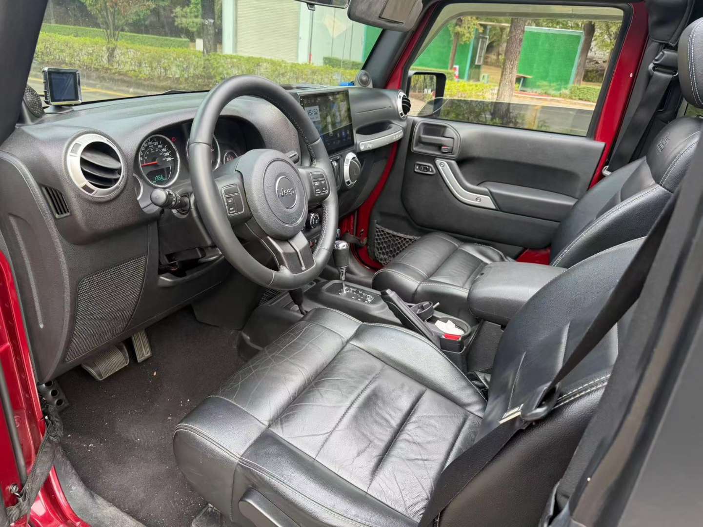 Jeep Wrangler 3.6L 2-door 4-seat Sahara 5
