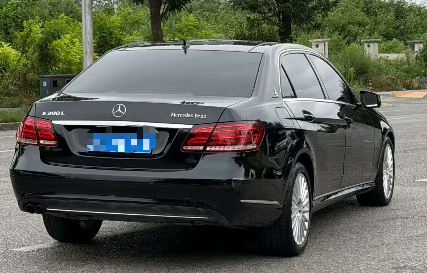 Mercedes-Benz E-Class E260L 1.8T Automatic with Sunroof 9