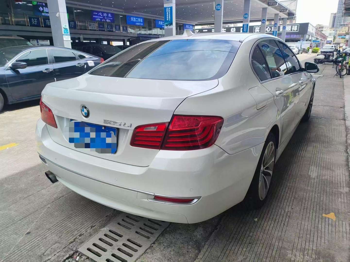 BMW 5 Series 2014 2.0T Luxury Design Package 2