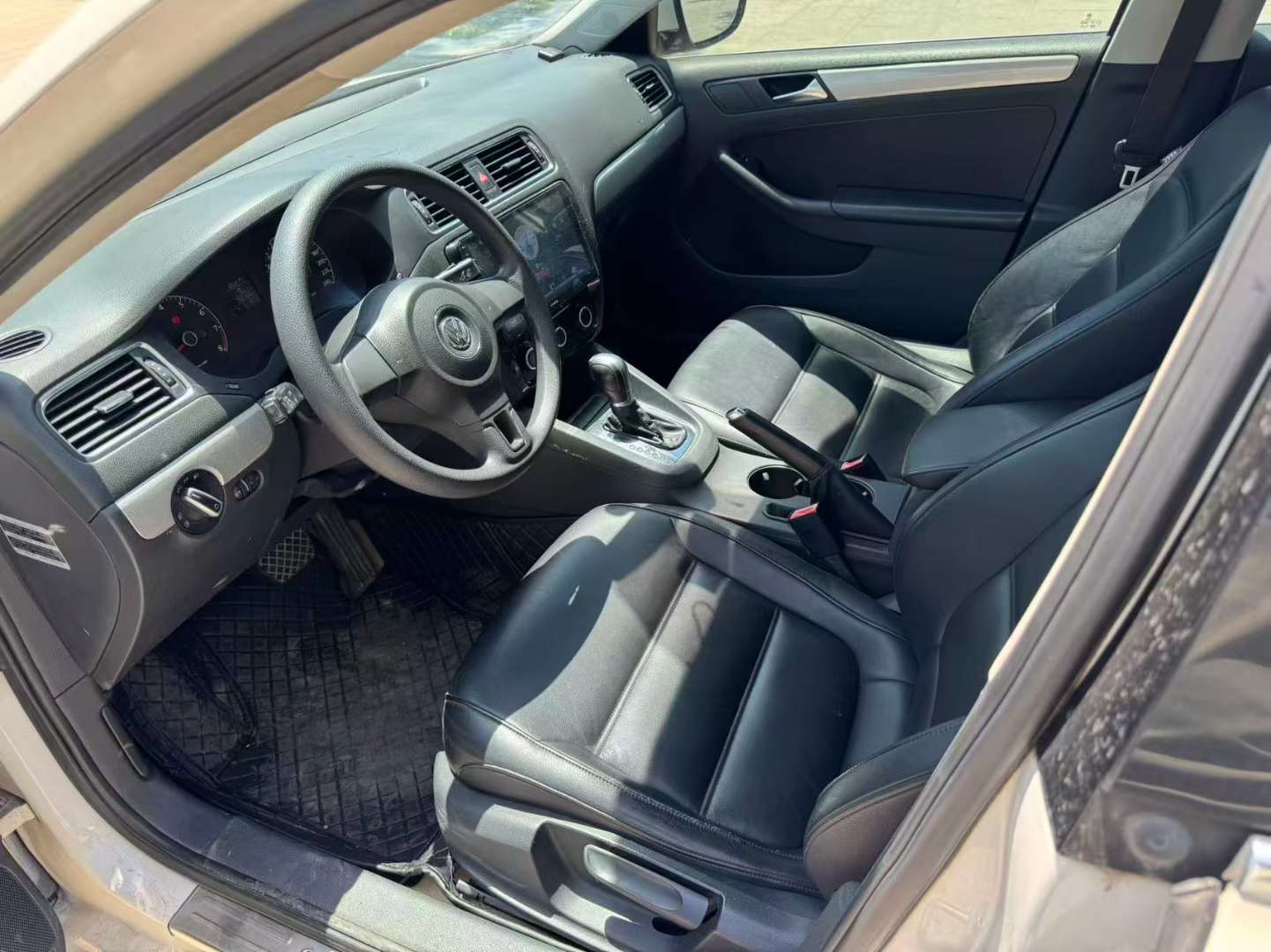 Volkswagen Sagitar 2013 1.6L Automatic Manual 4