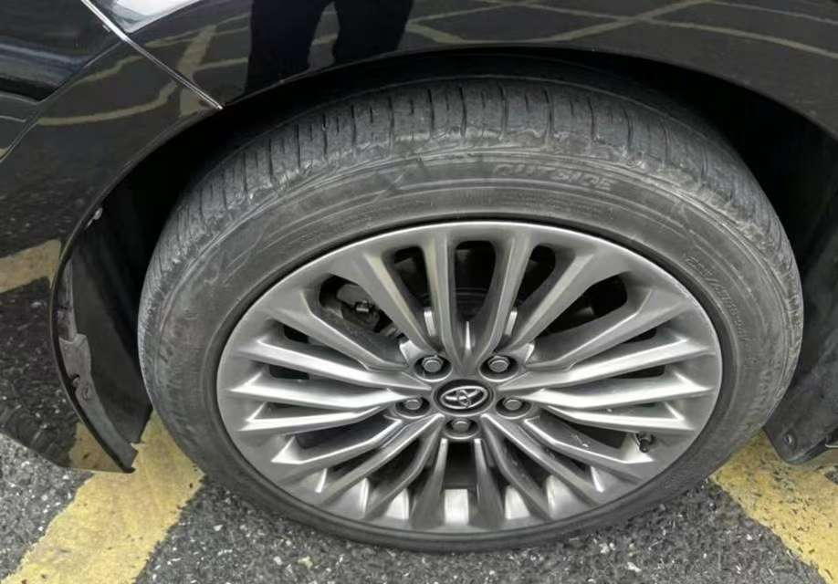 Toyota Avalon 2.5L Hybrid Dual Engine XEL Premium Edition 7