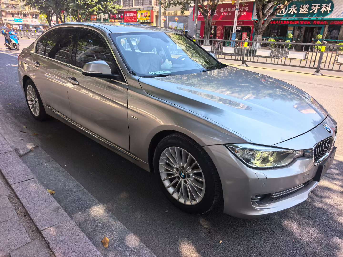 BMW 3 Series 320Li 2