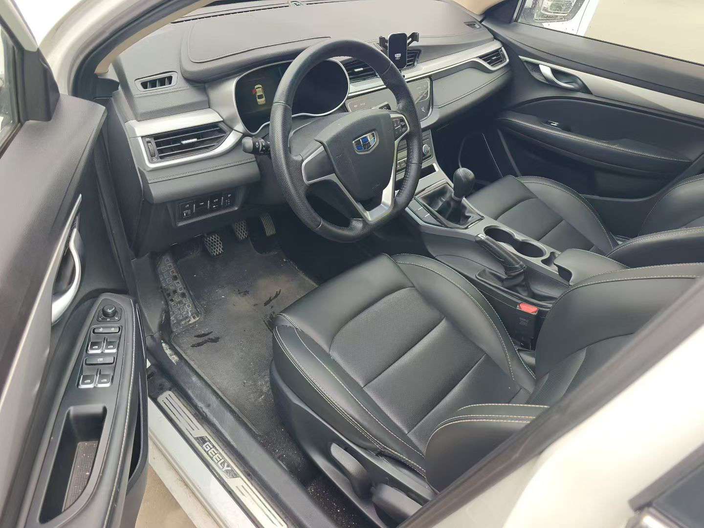 Geely Emgrand 1.5L Manual with Sunroof 3