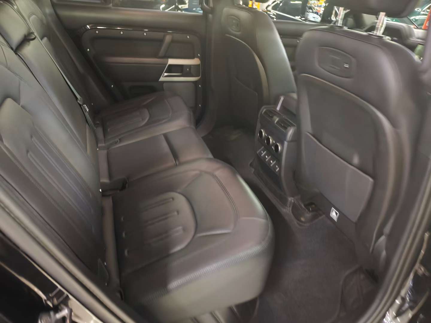 Land Rover Defender 2020 3