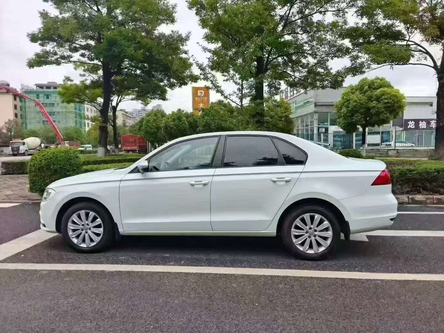 Volkswagen Bora 1.5L Automatic Standard 8