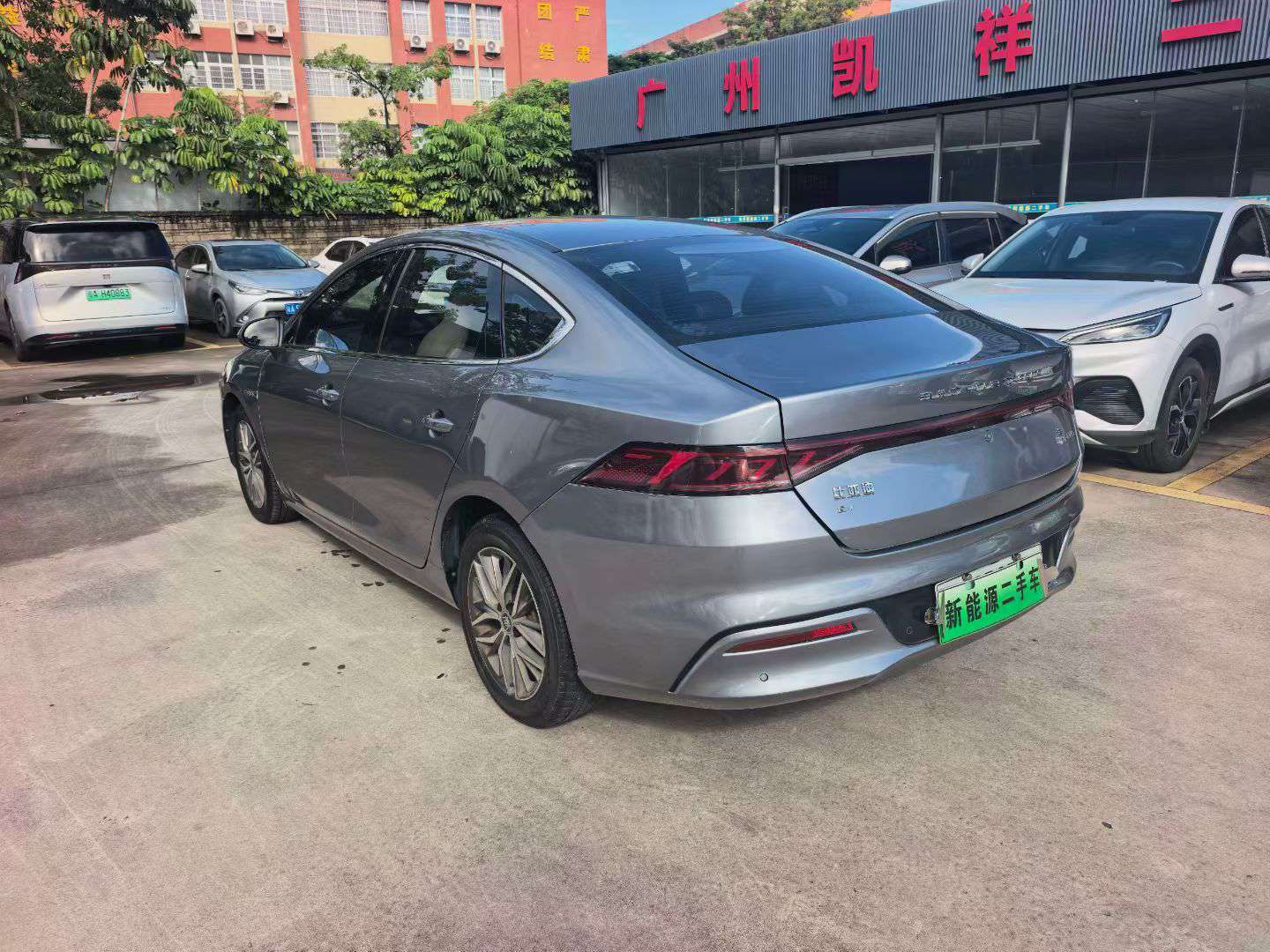 BYD Qin PLUS EV Luxury Edition 4