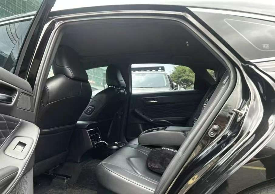 Toyota Avalon 2.5L Hybrid Dual Engine XEL Premium Edition 4