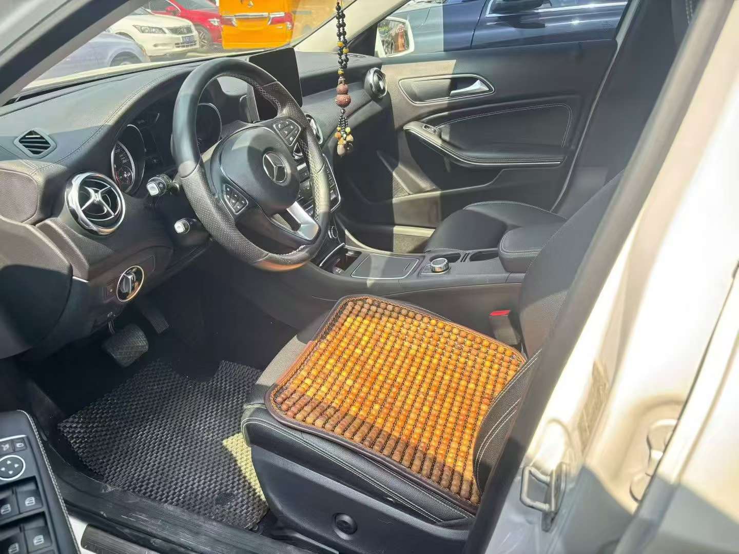 Mercedes-Benz GLA GLA200 2