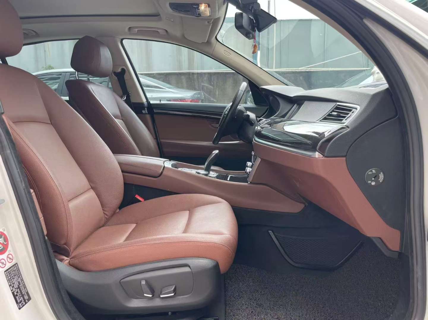 BMW 5 Series GT 528i GT Leading Edition 7