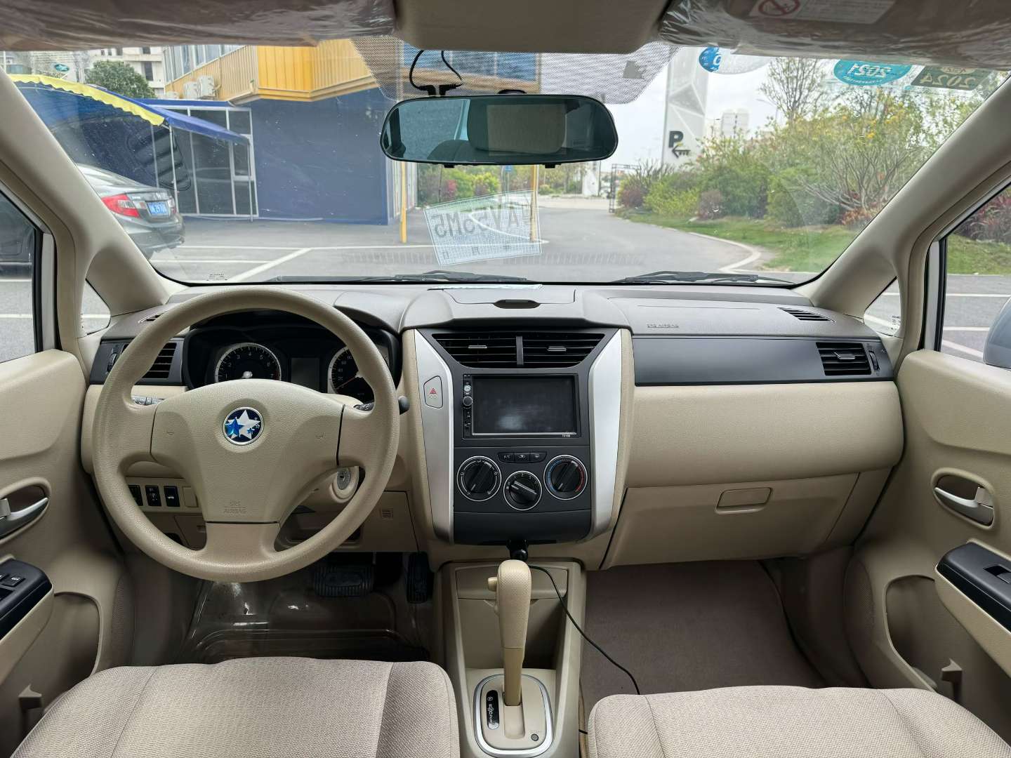 Nissan Venucia D50 1.6 Automatic Style Edition 7
