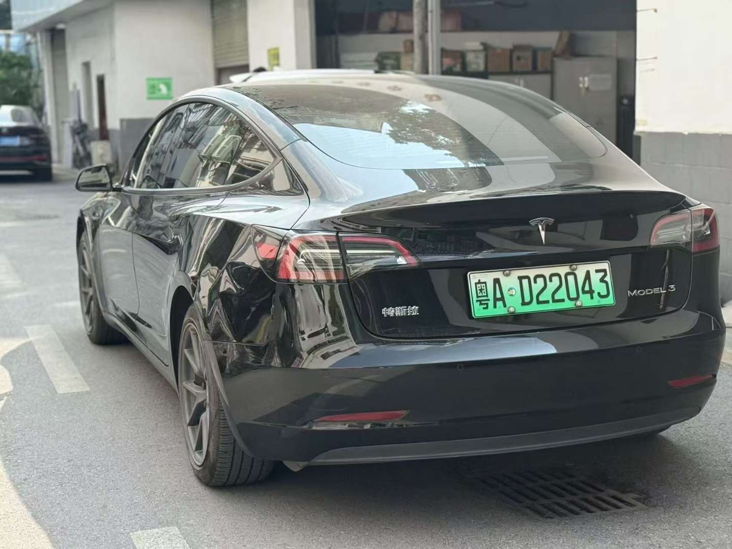 Tesla Model 3 Standard Range Rear-Wheel Drive Plus 3