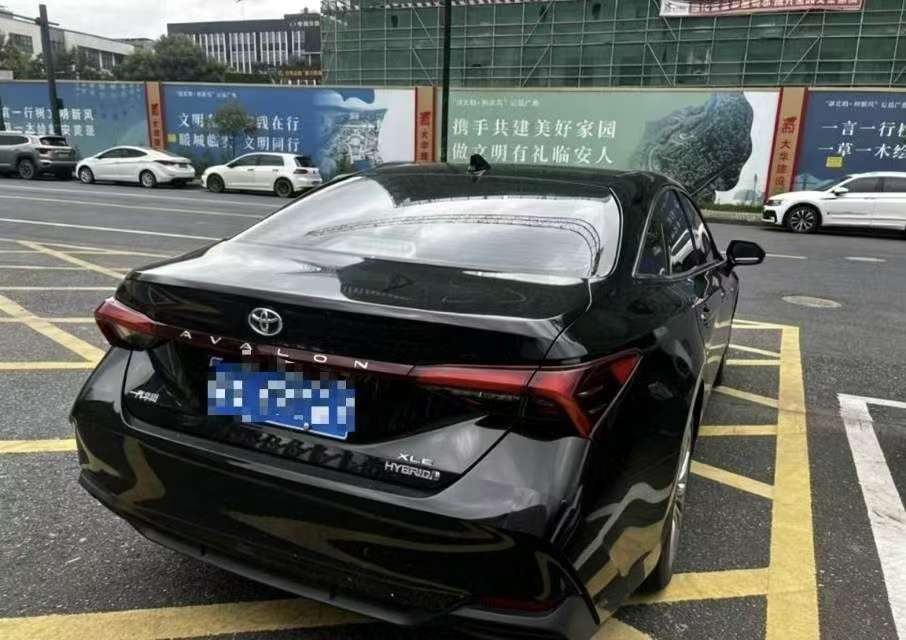 Toyota Avalon 2.5L Hybrid Dual Engine XEL Premium Edition 2
