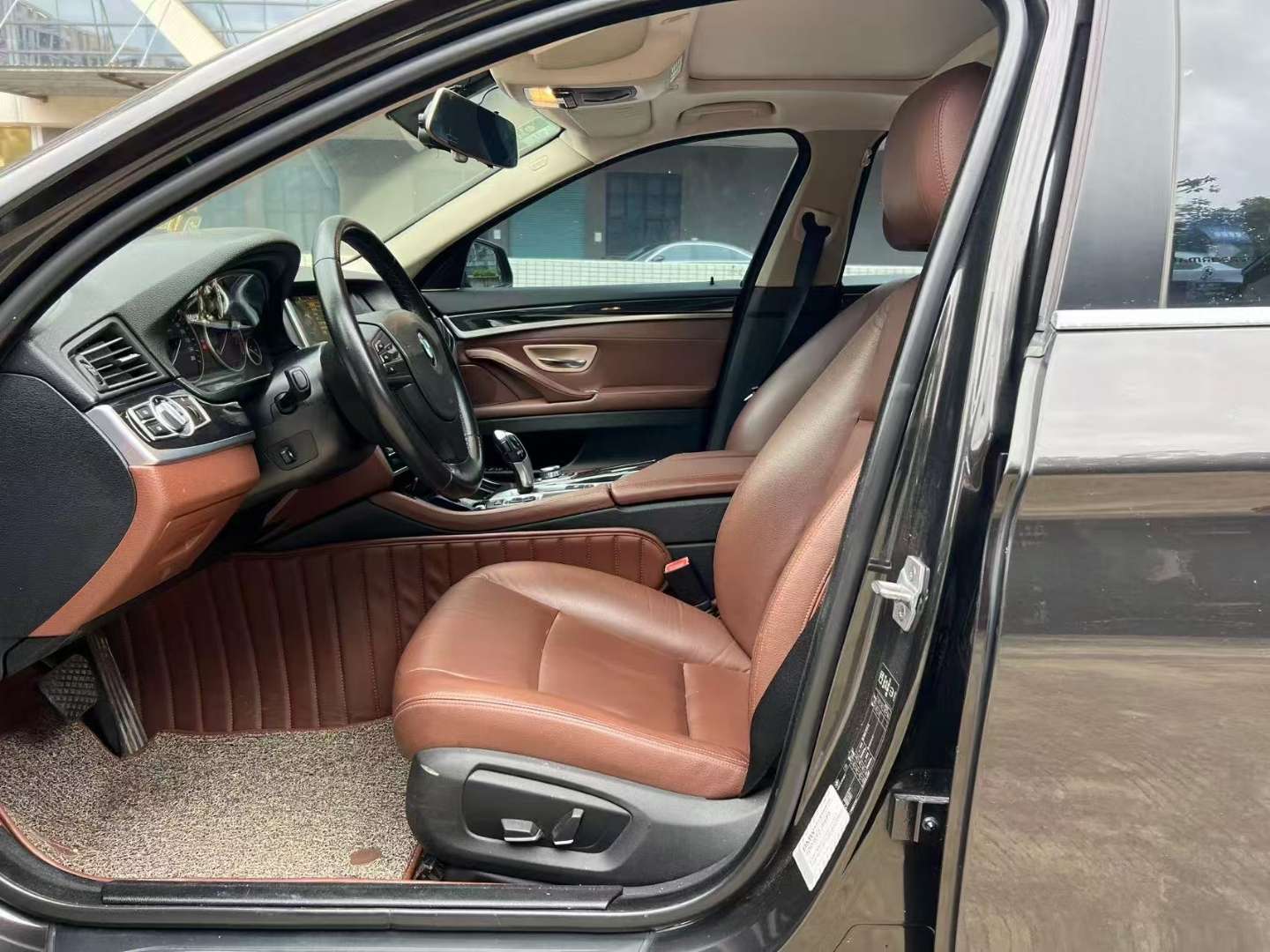 BMW 5 Series 520Li Elegant Edition 2.0T 6