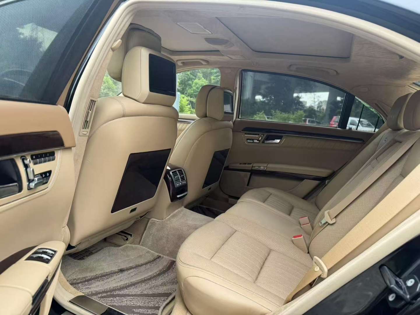 Mercedes-Benz S-Class 8