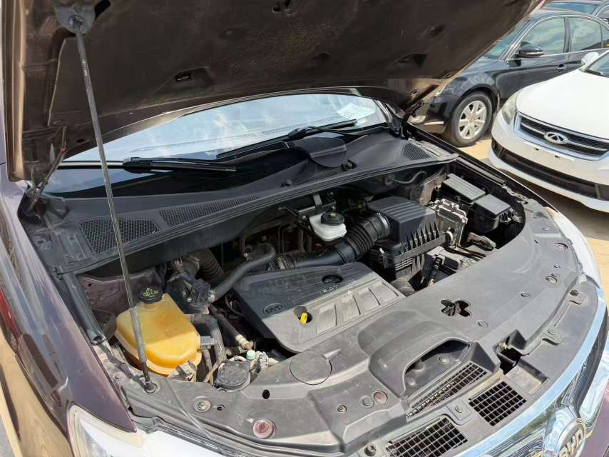 BYD S7 2.0T Automatic 7-Seater 8