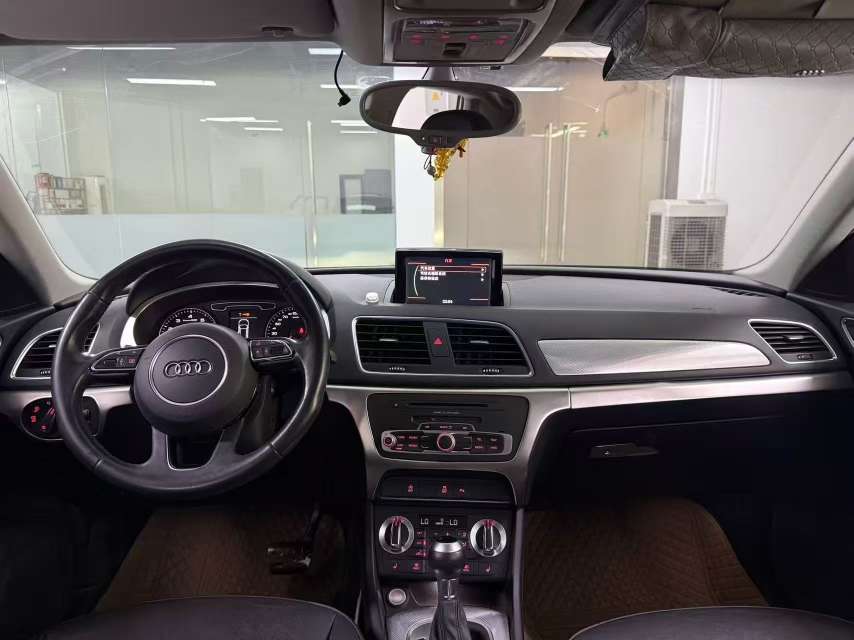 Audi Q3 35 TFSI Million Commemoration Comfort Edition 2.0T 8