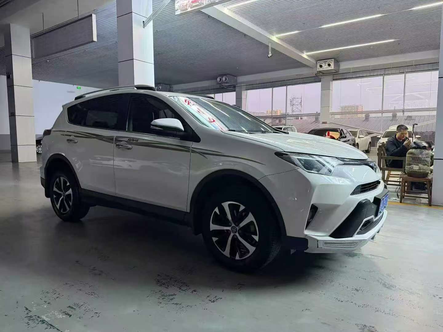Toyota RAV4 2