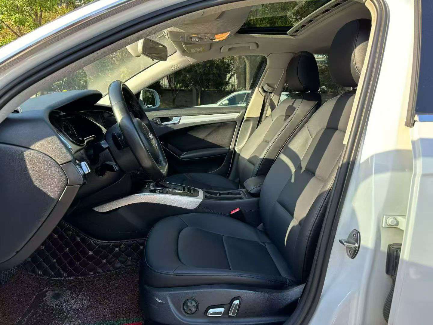 Audi A4L 2.0T Automatic Sunroof 4