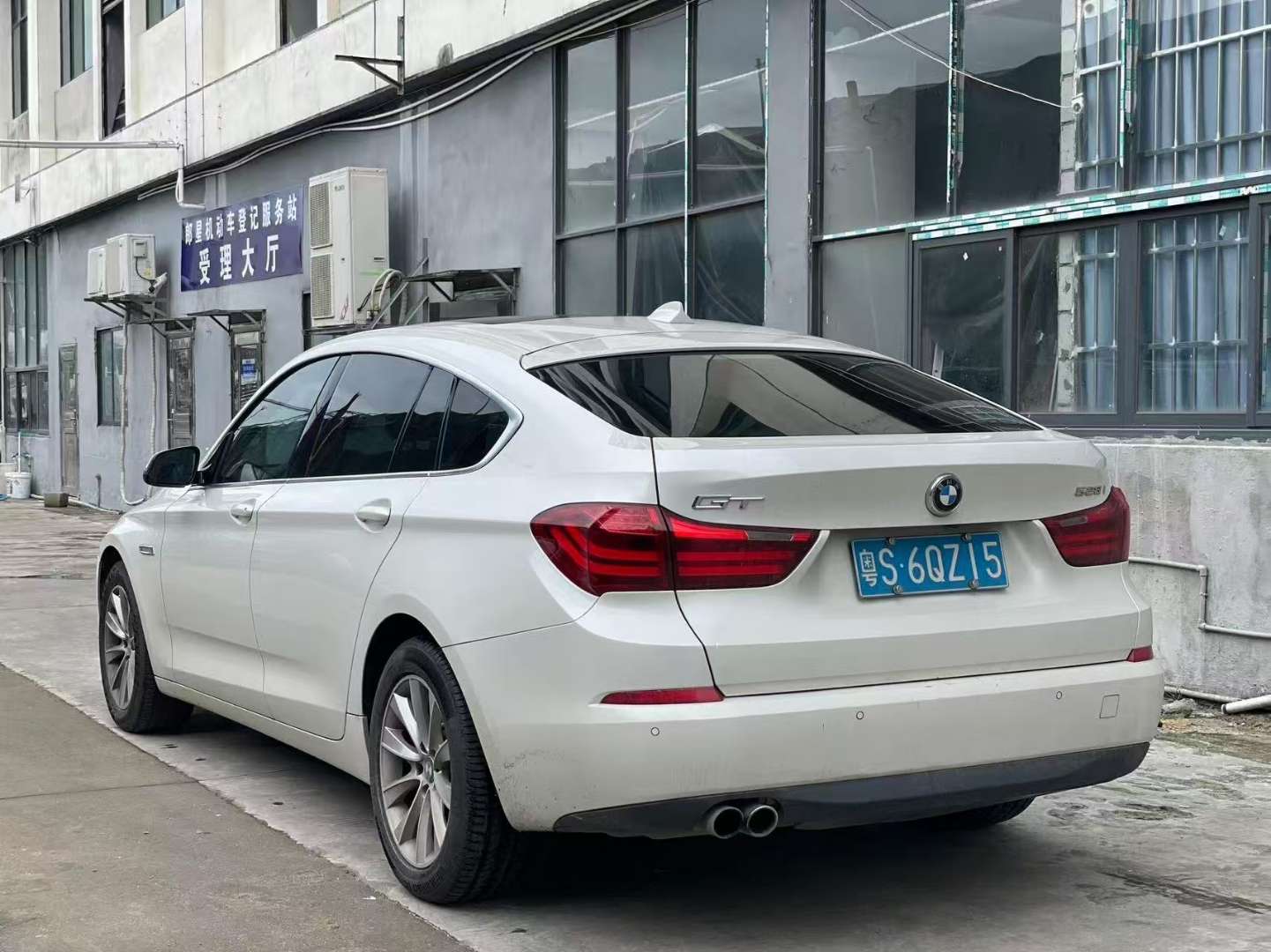 BMW 5 Series GT 528i GT Leading Edition 4