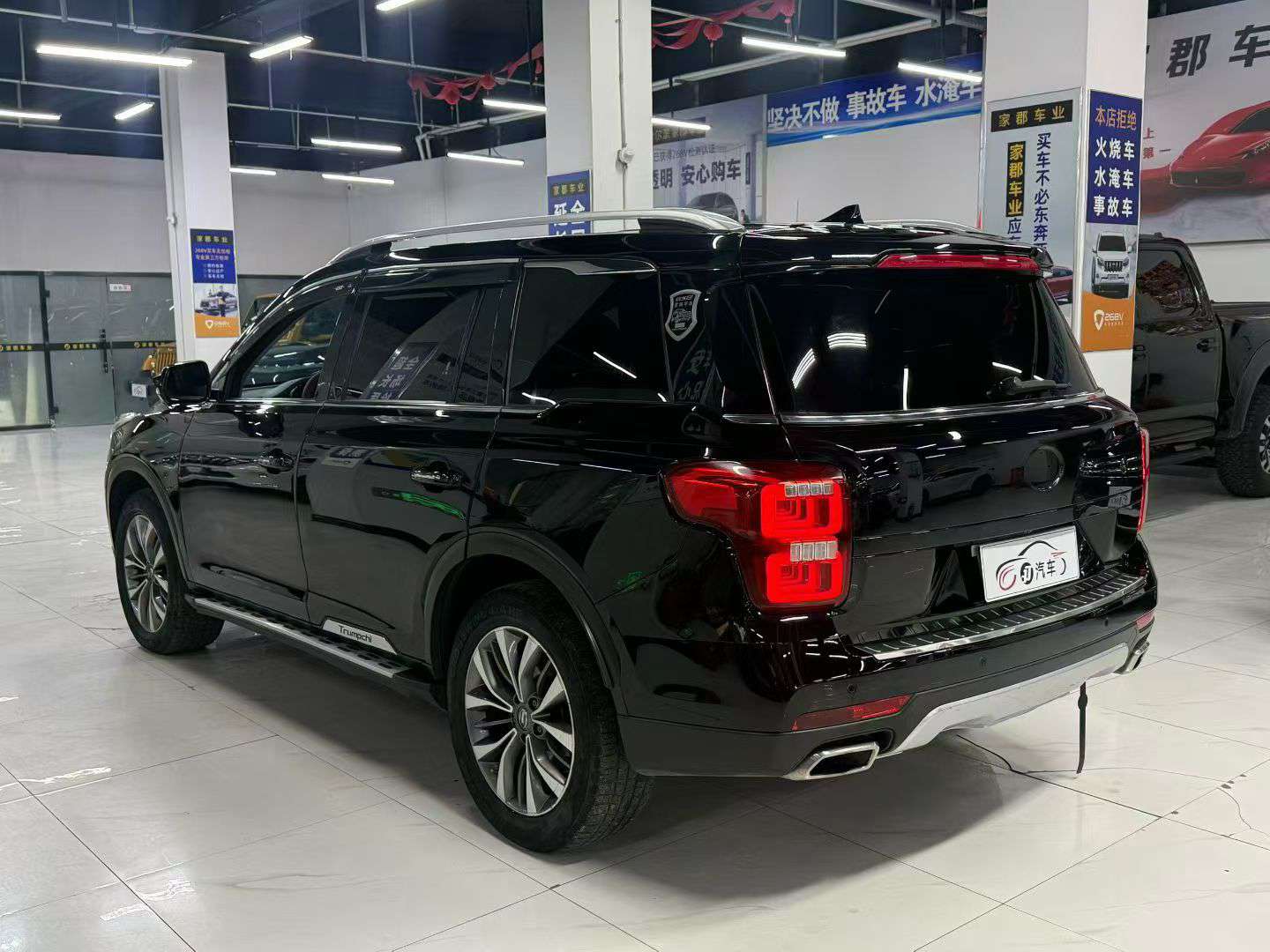 GAC Trumpchi GS8 2017 2.0T AWD 7-Seater Luxury 6