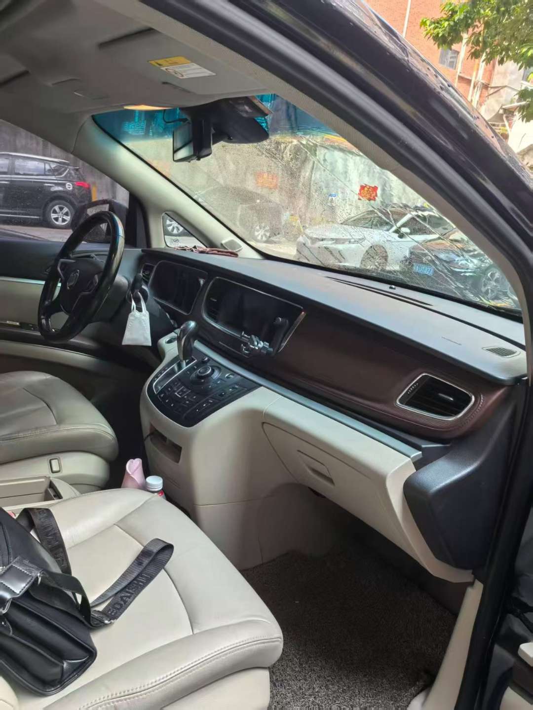 Buick GL8 2.5L Luxury Edition 5