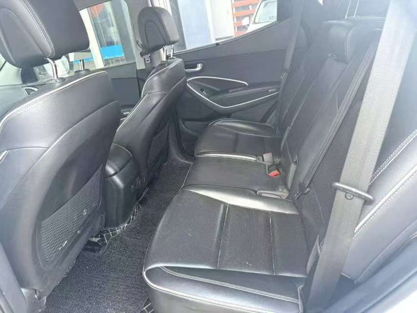 Hyundai Santa Fe 2.4L 2WD Smart 5-Seat 7