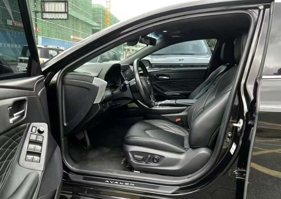 Toyota Avalon 2.5L Hybrid Dual Engine XEL Premium Edition 3